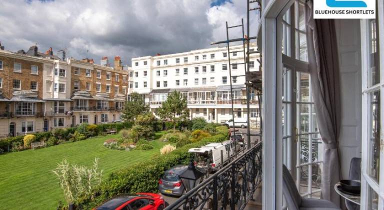 Cosy Brighton Winter Retreat by the Sea-Marine FFF by Bluehouse Shortlets Brighton — photo 4