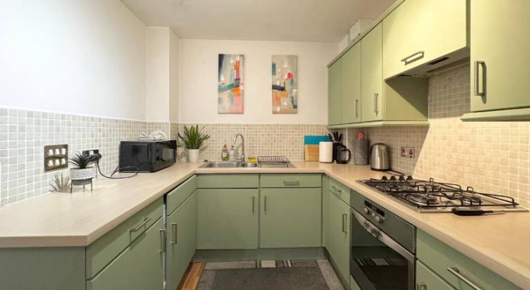 Sunny Spacious Retreat Near Royal Mile with Free Parking and Lift — photo 2