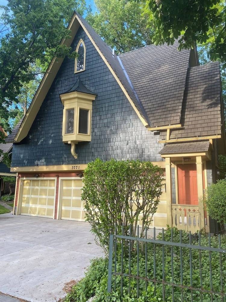 Cottage Lakewood