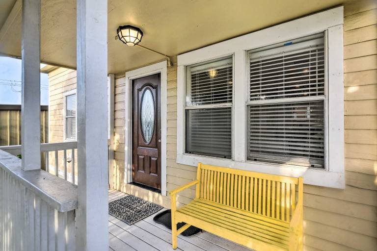 1 Mi to Pier & Beaches! Family Home in Galveston — photo 3