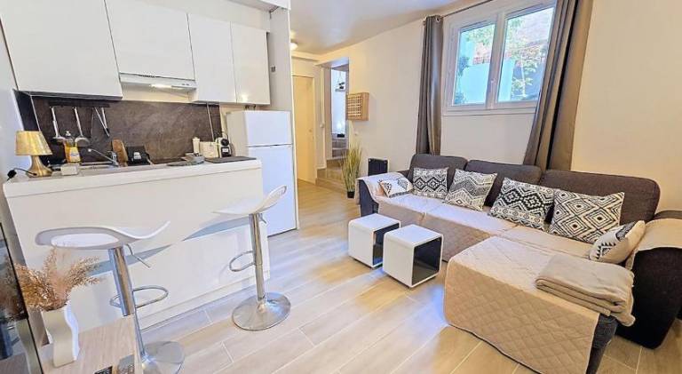 Apartment with terrace — photo 2
