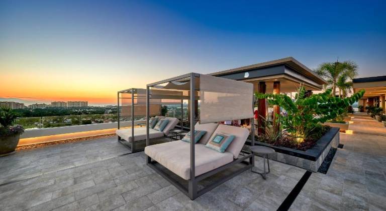 Apartment with pool & jacuzzi — photo 3