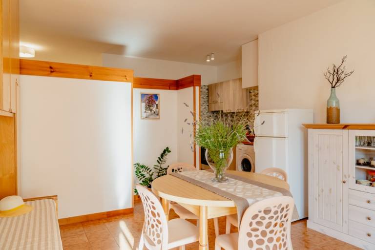Child-friendly rental apartment with patio | Next to the beach | Pet-friendly — photo 3