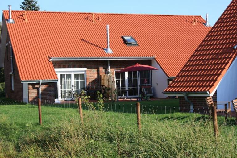 Family-friendly charming house with barbecue, terrace & garden | Beach nearby | Pets are welcome in Butjadingen