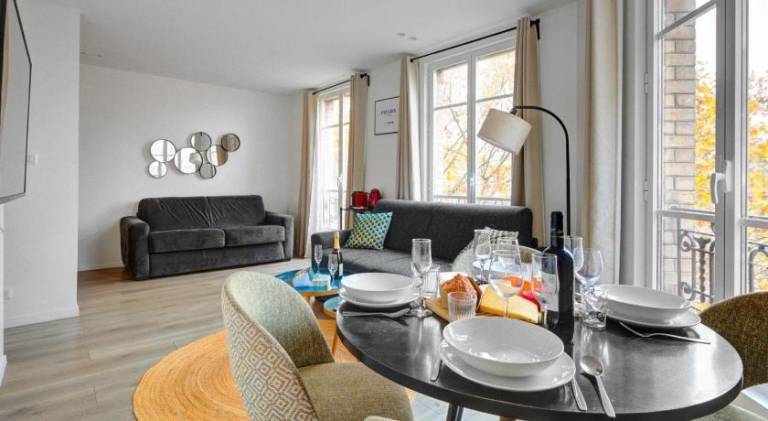 Apartment with 1 room for 6 persons in Montrouge