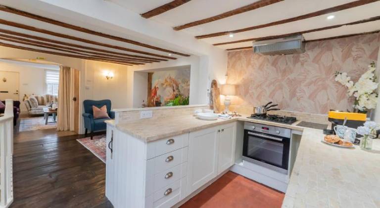 Heron Stays Bath- Boutique Period Properties, 7 Bedrooms, Parking for 4 Cars, Just 3 Miles to Bath C — photo 3