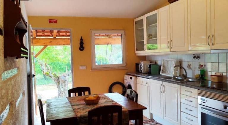 Lovely chalet with barbeque, patio & garden | Pets are welcome — photo 3