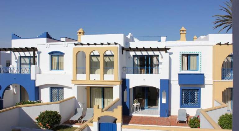 Holiday apartment with yard, terrace & pool — photo 2
