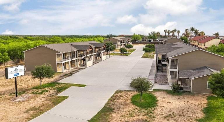 Eagle's Den Suites Carrizo Springs a Travelodge by Wyndham in Carrizo Springs, TX