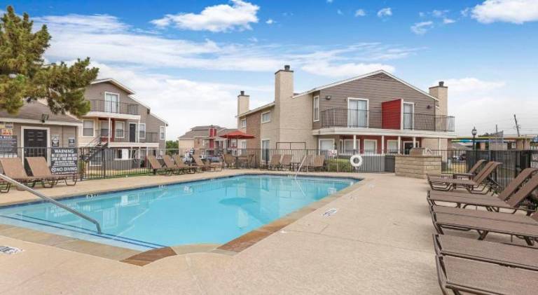 Lovely apartment with pool | Perfect for remote work | Dogs allowed in Grand Prairie, TX