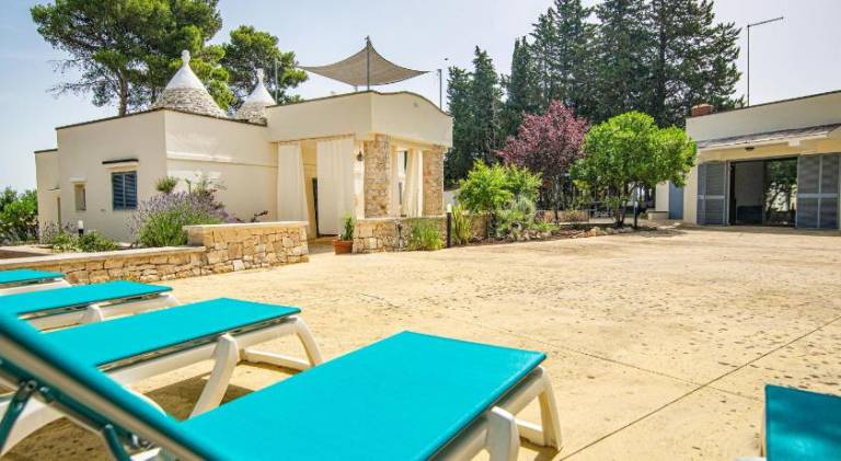 TRULLI MELOGINO with private beach volley camp in Franca