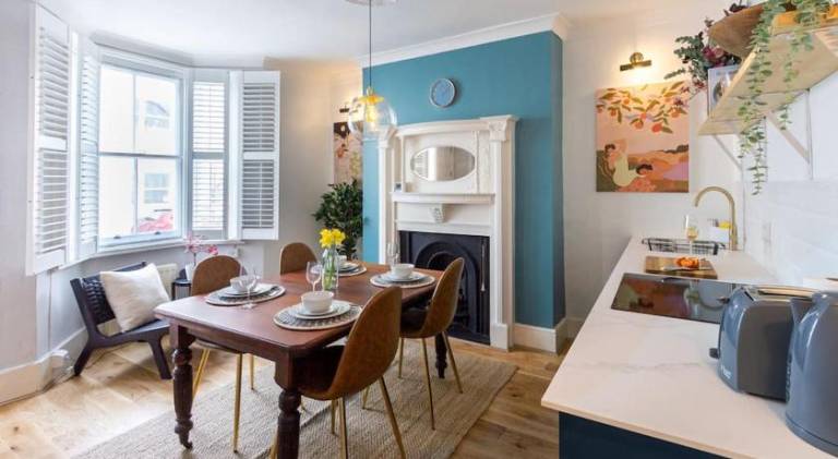 Elegant 2-Bed Regency House by Beach - Hove Lawns in Brighton