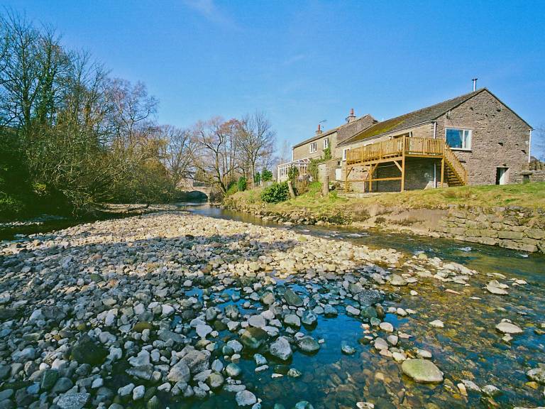 Family-friendly wonderful cottage with garden | River view | Pets allowed in Kirkby Stephen