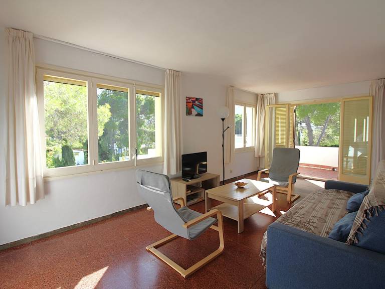 Vacation home with garden — photo 4