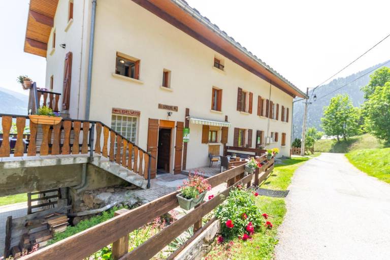 Gite with garden, barbecue & terrace in Les Belleville