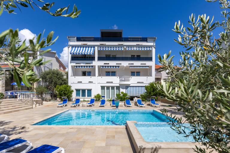 Child-friendly rental apartment with pool & garden | Next to the beach | Pets are welcome — photo 2