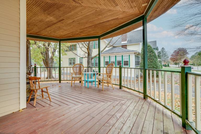 Eau Claire Retreat: Close to Campus & Dtwn! — photo 3