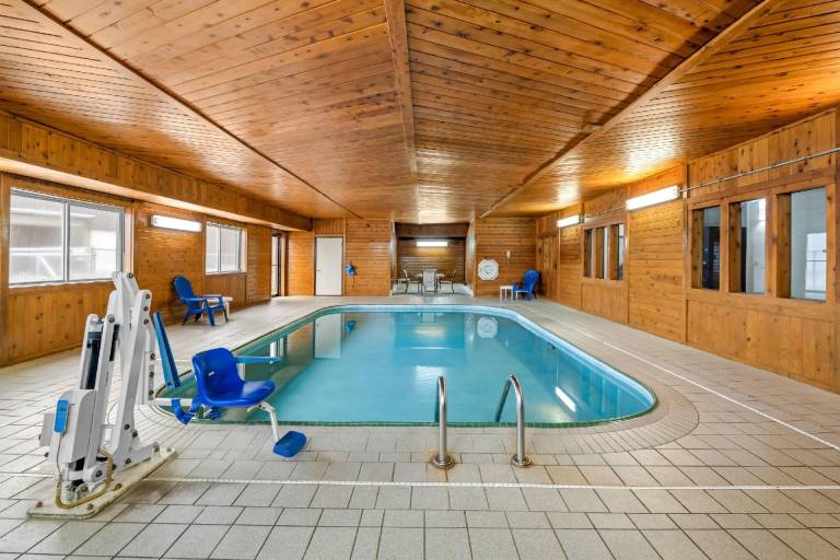 Quality Inn Dubuque on Hwy 20 — photo 2