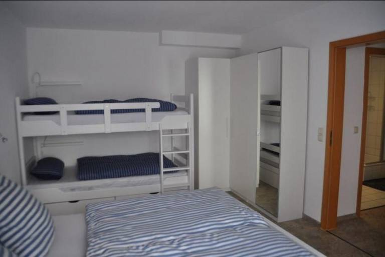 Komfortables Ferienapartment mit Balkon, WLAN und Meerblick in Orth — photo 3