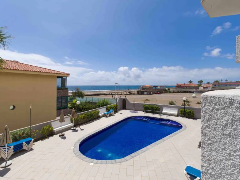 Vacation Apartment 'En La Playa 2 Dormitorios Y Piscina' with Sea View, Shared Pool and Wi-Fi in San Bartolomé de Tirajana