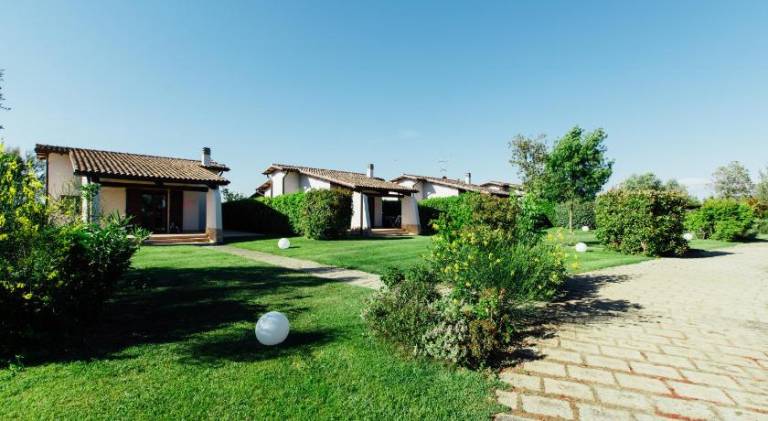 Beautiful farm with barbeque, patio & garden | Perfect for remote work | Pets allowed — photo 4