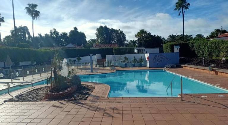 Vacation home with pool — photo 4