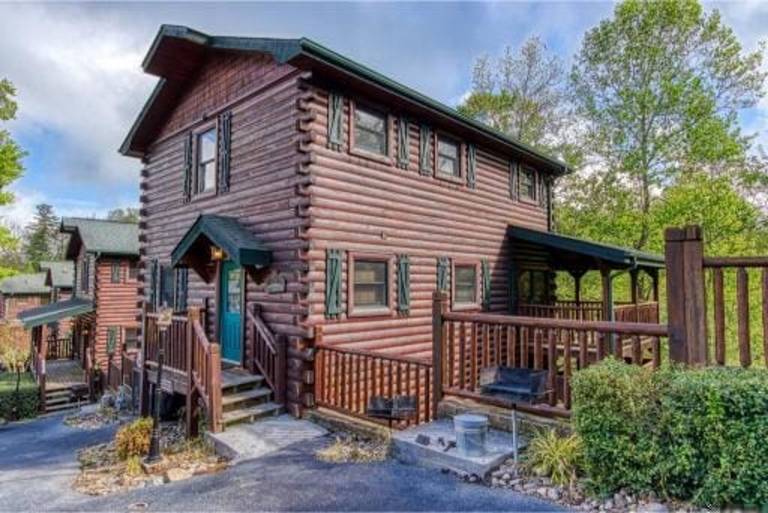 Day Dreamer Cabin with Views by Beyond Expectations in Gatlinburg, TN