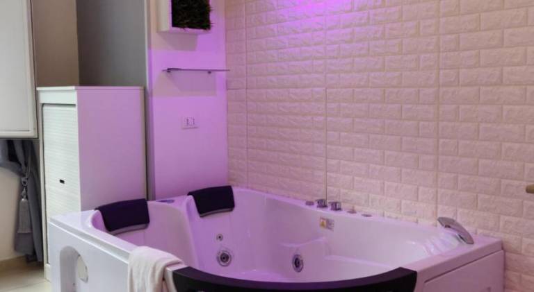 House with hot tub | Close to Piazza del Plebiscito in Naples