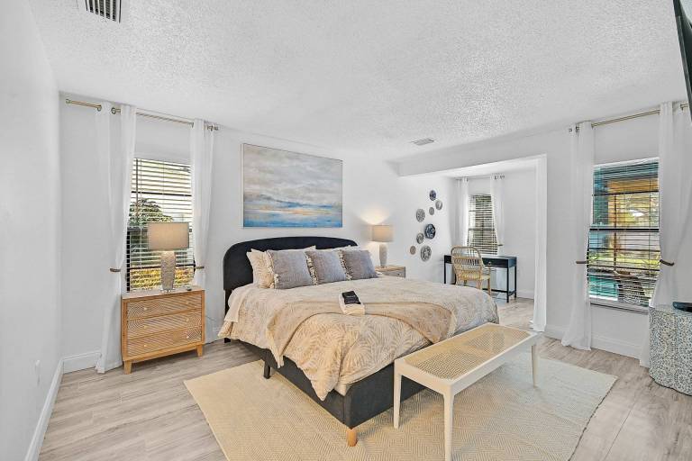 House with private pool & grill | City view — photo 3