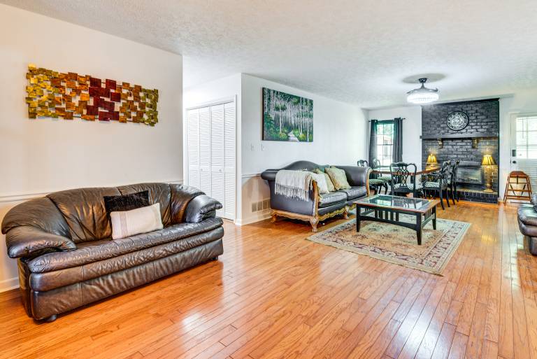 6 Mi to Marietta Square: Family Retreat w/ Yard! — photo 4