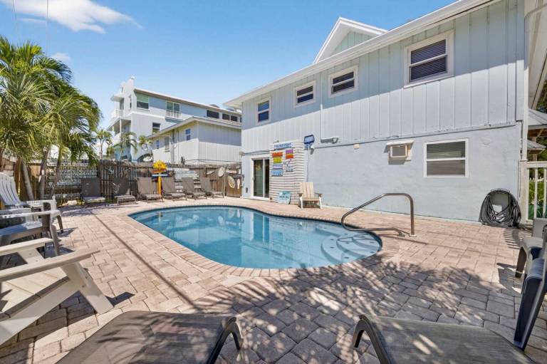 Sand Dollar sleeps 5 Pool 1 Block to Beach in Fort Myers Beach, FL