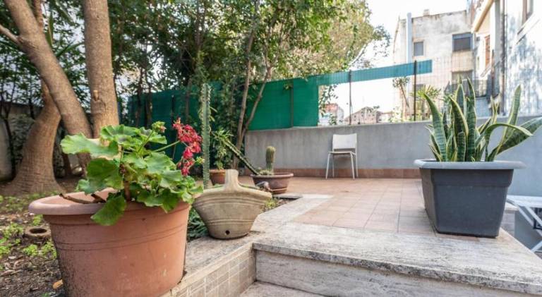 Zurria Home Apartment in the center with garden — photo 5