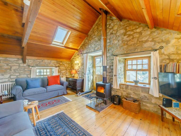 Fully equipped cottage with yard | Pets allowed — photo 3