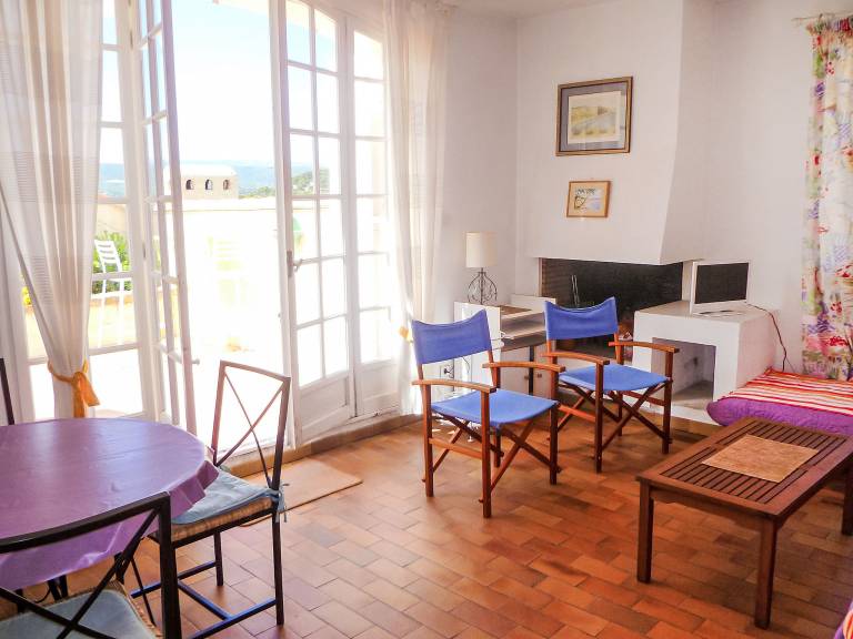 Fully equipped beautiful rental apartment with barbeque & patio | Next to the beach | Pets are welcome — photo 5