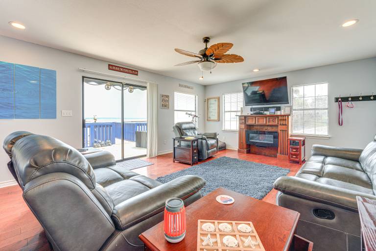 Waterfront Lake Buchanan Cottage w/ Kayaks! — photo 5