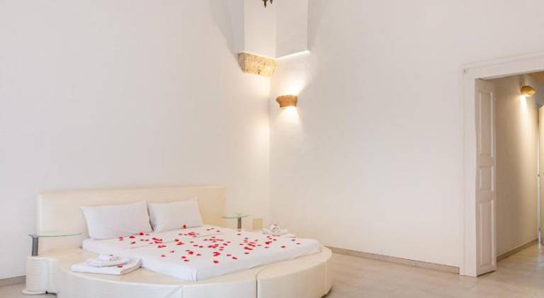 Pleasant house with private pool, jacuzzi & garden | Pets are welcome in Melissa