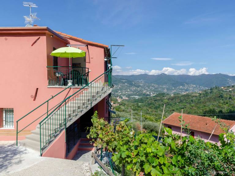 Wohnung im zweiten Stock mit Parkplatz und Garten — photo 2