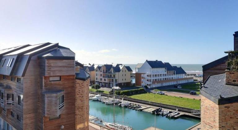 Holiday apartment with terrace | Good for workation in Touques