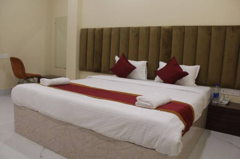 Swimming Pool Hotel Goroomgo MJR Puri with Free Pickup and Drop From Sea Beach — photo 2