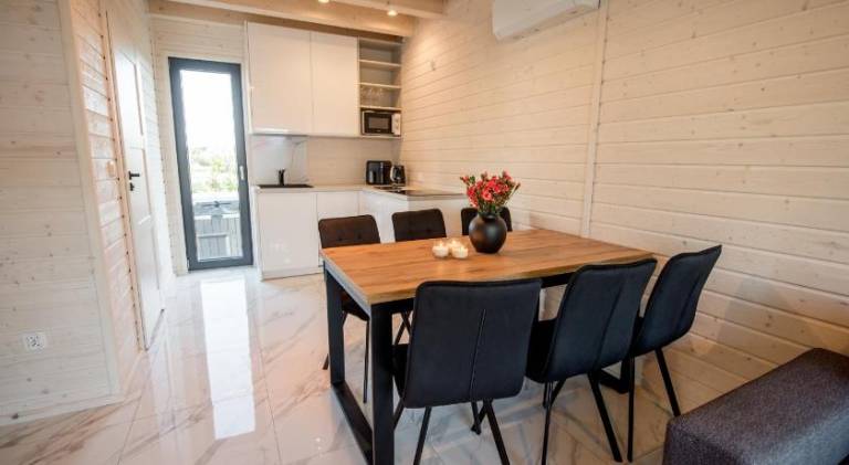 Beautiful villa with patio, hot tub & barbeque | Pets allowed — photo 3