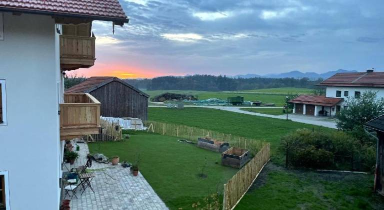 Holiday apartment with yard & patio | Suitable for remote work | Pets allowed in Rosenheim