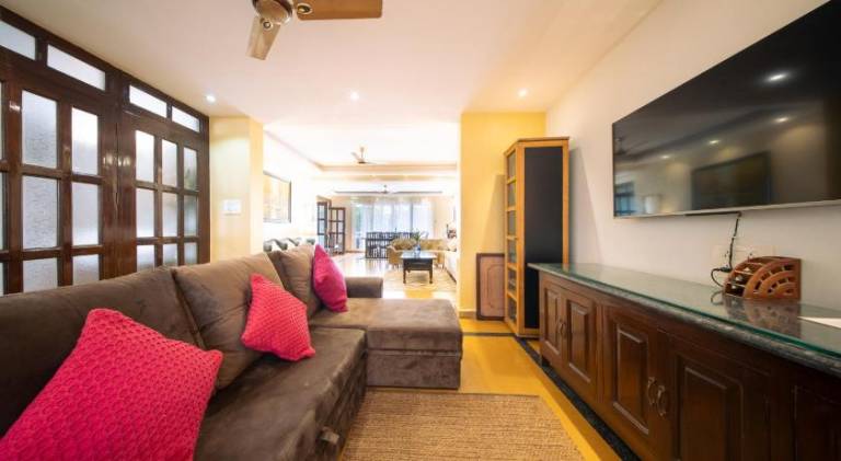Villa with patio, BBQ & yard | Good for workation | Pets allowed — photo 2