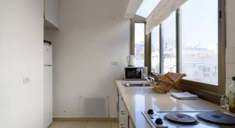 ART style apt steps from Hilton beach Tel Aviv — photo 5