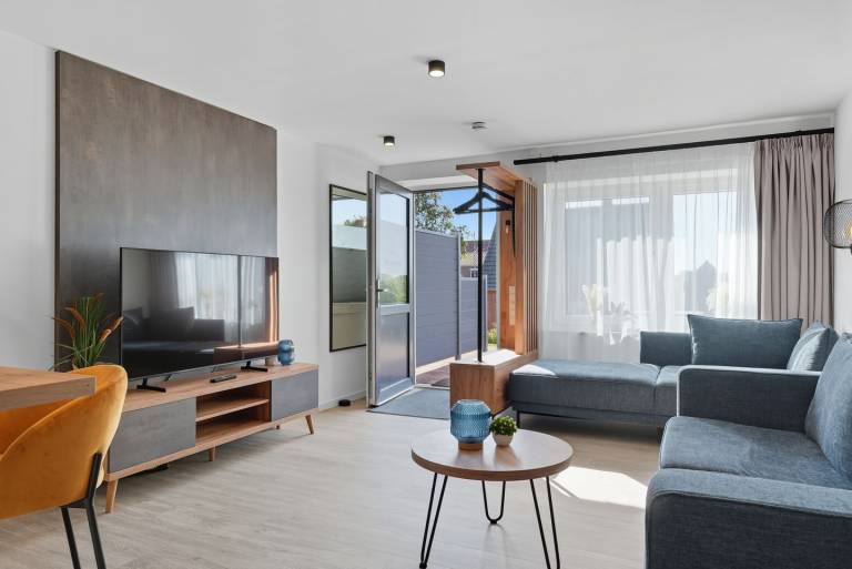 Spacious Deichloft Holiday Home with Balcony, Terrace and Modern Amenities — photo 3
