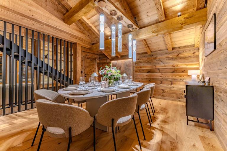 Family-oriented chalet with hot tub, sauna & yard | Mountain view | Perfect for remote work | Dogs allowed — photo 3