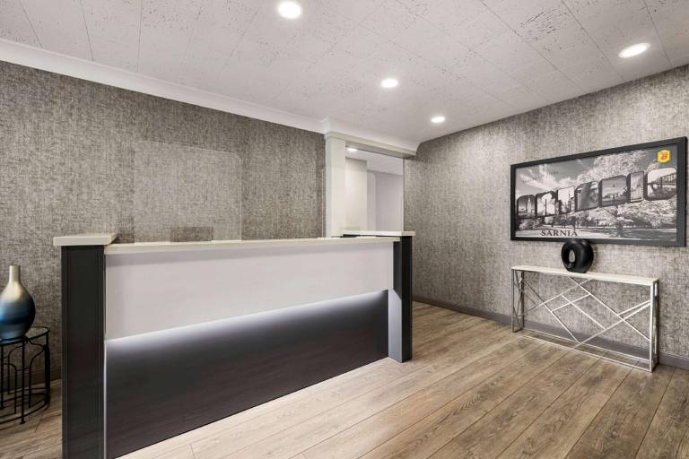 Super 8 By Wyndham Sarnia On — photo 2