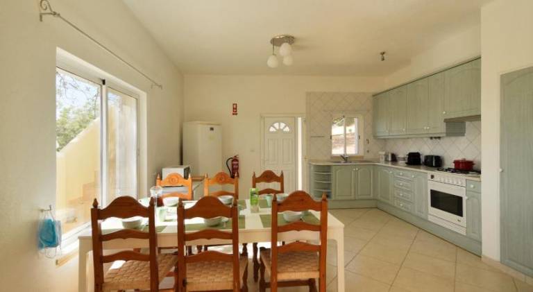 Fully equipped charming villa with private pool, garden & barbecue | Pets allowed — photo 3