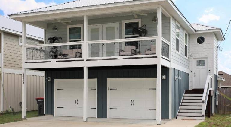 Fully equipped beautiful vacation home with garden & BBQ | Close to the beach | Suitable for remote work | Dogs allowed in Panama City