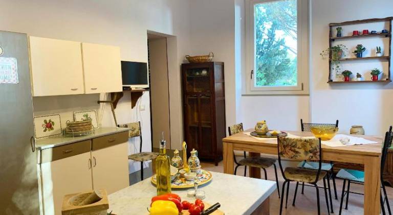 Apartment with garden, patio & BBQ | Suitable for remote work | Pets allowed — photo 4