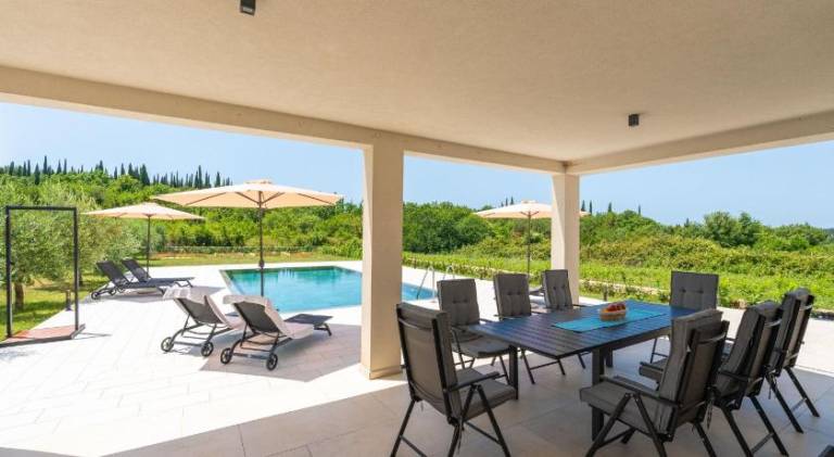 Spacious villa with pool | Pets allowed — photo 4
